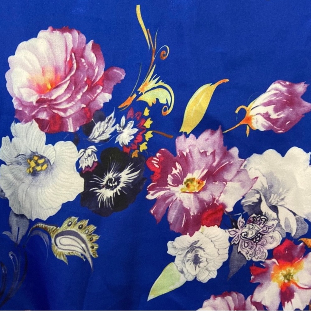 Beautiful Floral Robe - Picture 3 of 4